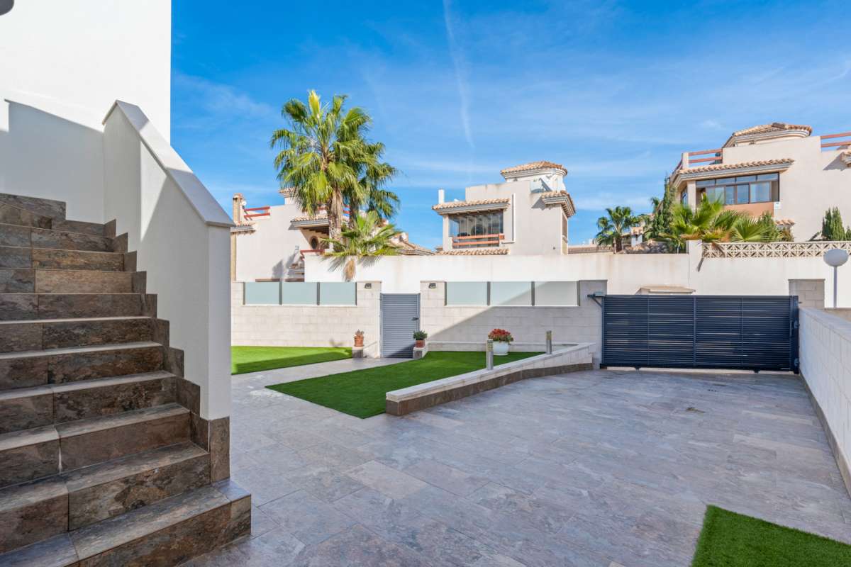 Wunderschöne freistehende Villa mit 3 Schlafzimmern, privatem Schwimmbad und atemberaubender Aussicht in Villamartín