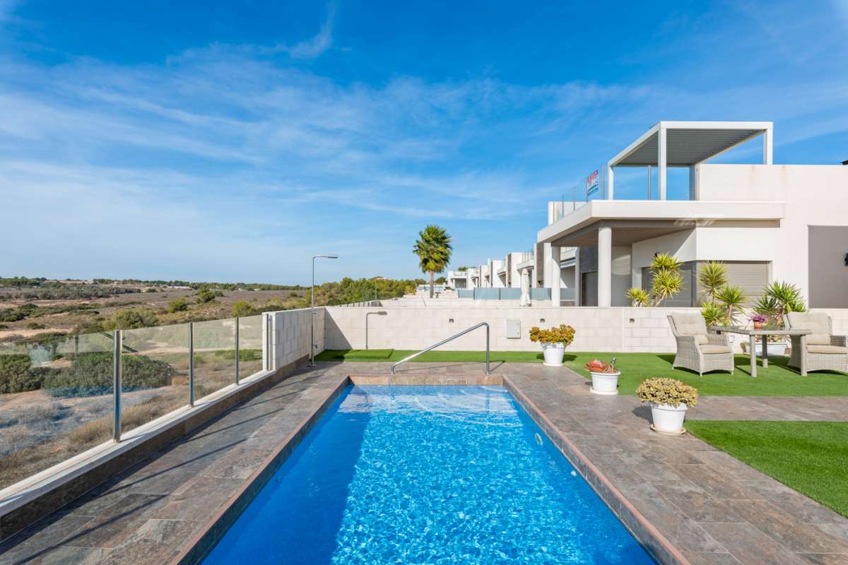Wunderschöne freistehende Villa mit 3 Schlafzimmern, privatem Schwimmbad und atemberaubender Aussicht in Villamartín