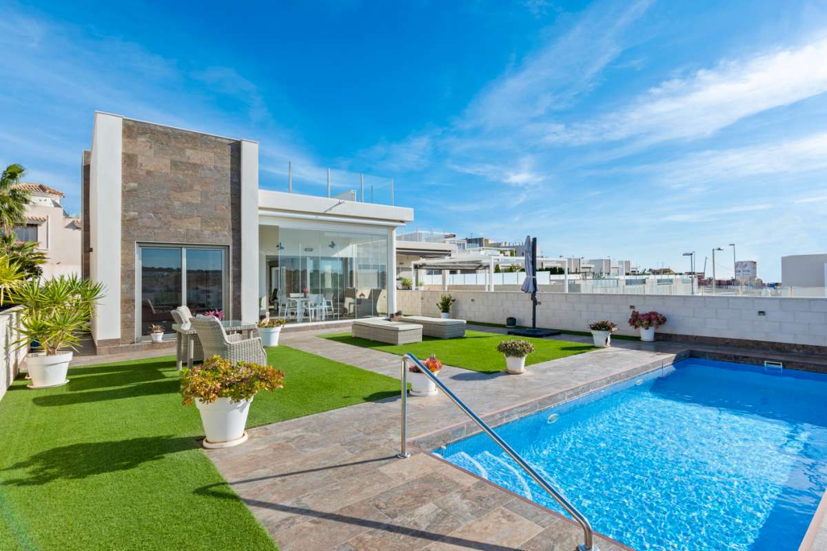 Wunderschöne freistehende Villa mit 3 Schlafzimmern, privatem Schwimmbad und atemberaubender Aussicht in Villamartín