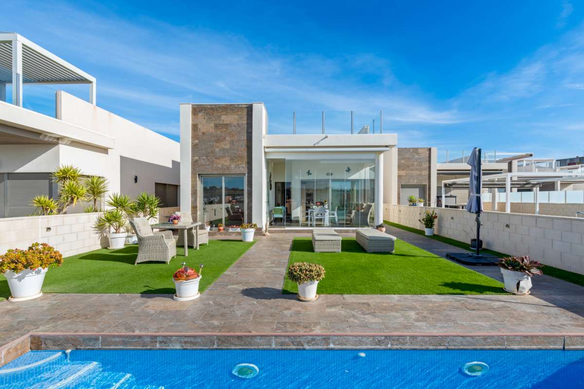 Wunderschöne freistehende Villa mit 3 Schlafzimmern, privatem Schwimmbad und atemberaubender Aussicht in Villamartín