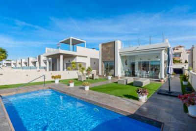 Villa en venta en Villamartín-Las Filipinas (Orihuela)