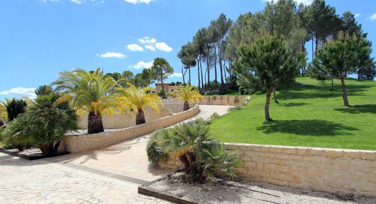 Villa/Hotel in wunderschöner Lage in Penàguila