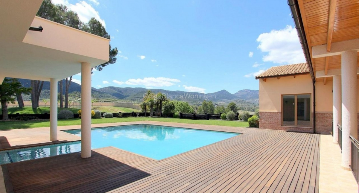 Villa/Hotel in wunderschöner Lage in Penàguila