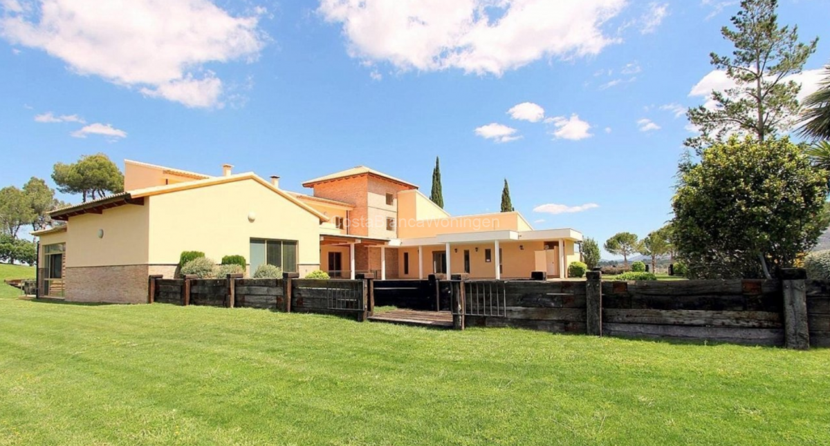 Villa/Hotel in wunderschöner Lage in Penàguila