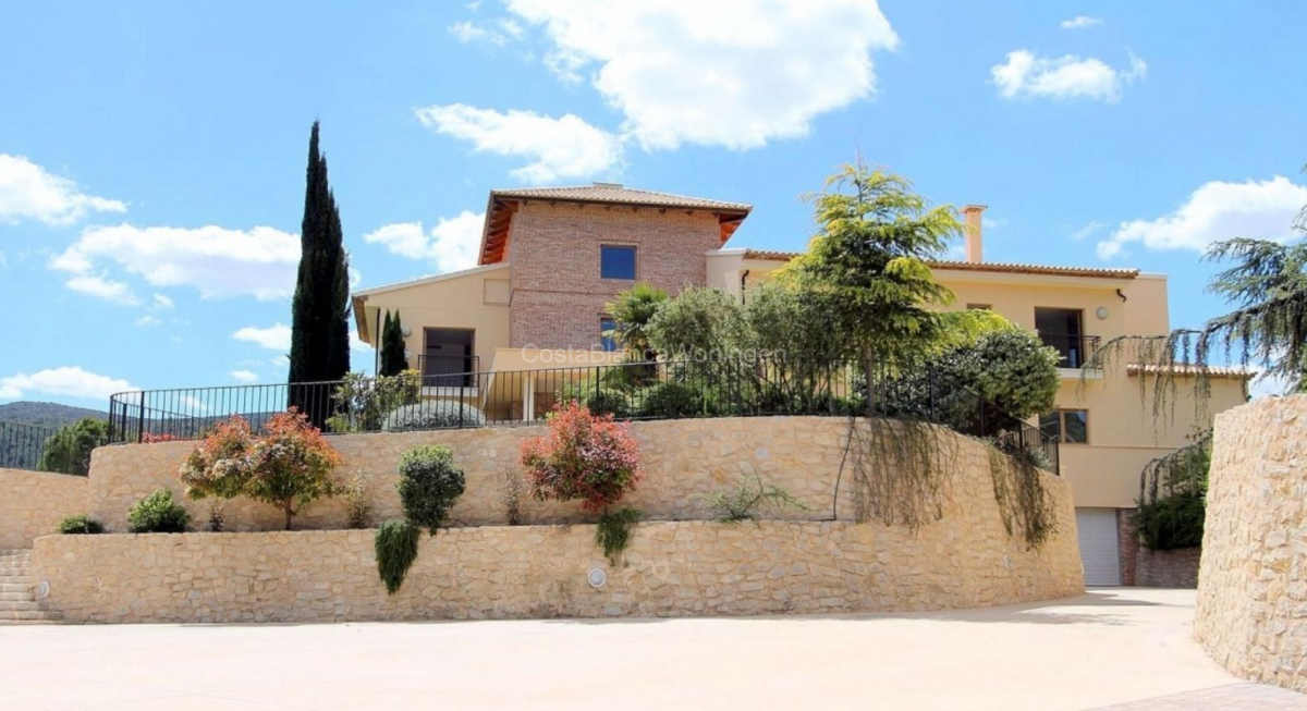 Villa/Hotel in wunderschöner Lage in Penàguila