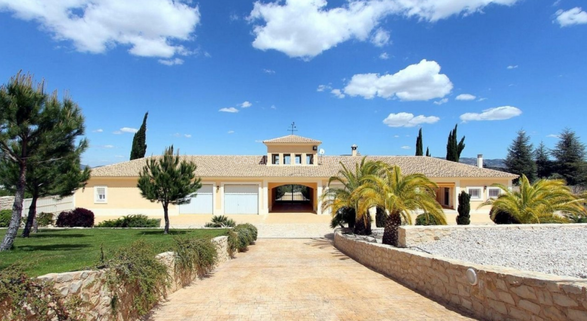 Villa/Hotel in wunderschöner Lage in Penàguila